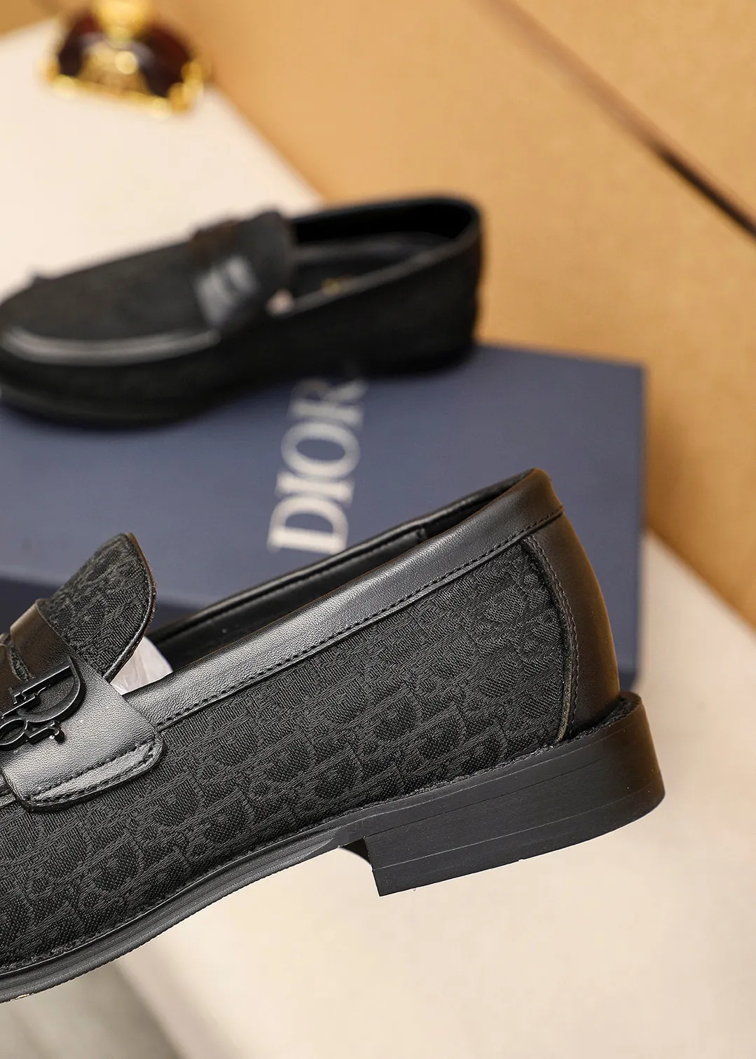 Men's shoes 💰480 💐 Product trademark: Dior "Dior" casual leather shoes Regular size: 39-44 (38.45.46🉑️Customized) Product materials: Selected Italian imported first-layer calfskin upper, imported water-dyed 🐂 cowhide lining. Strong three-dimensional visual effect, original outsole color: 2 colors available